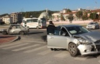 Kafa kafaya çarpıştılar: 2 yaralı var