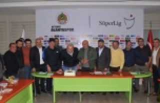 Paşaoğlu'na doğum günü kutlaması