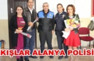 Polisler, şehit eşi öğretmeni unutmadı