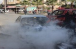 Seyir halindeki araç alev alev yandı