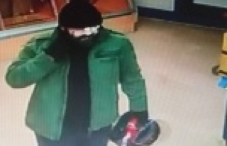 Silahlı soygun anı saniye saniye kameralarda