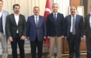 Tuna ziyaretlerde hız kesmiyor