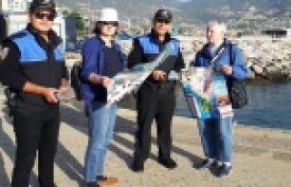 Turistleri ilk onlar karşıladı