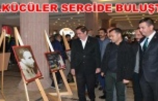 Türkeş'in fotoğraf sergisine yoğun katılım