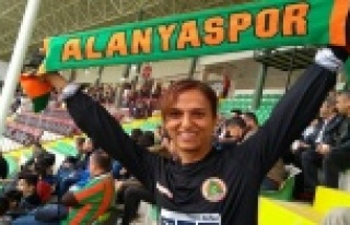 Alanyaspor maçlarını kaçırmayan bayan başhekim