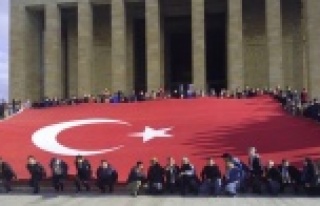 Alanyasporlu taraftarlar Atatürk'ün huzurunda