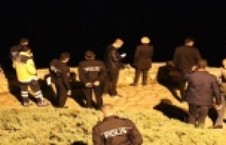 Alkollü genci ölümün kıyısından annesi aldı