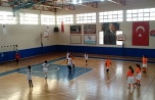 Hentbolun kalbi Alanya'da atıyor