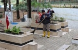 Alanya'daki mezarlıklara genel temizlik