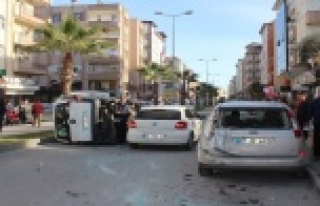 Cipin çarptığı araç devrildi: 2 yaralı