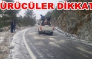 Gedevet Yolu buzlanma nedeniyle trafiğe kapandı