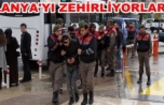 Alanya'da 15 uyuşturucu taciri tutuklandı