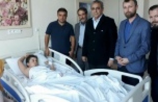 MHP'den kazazede minik Alper'e ziyaret