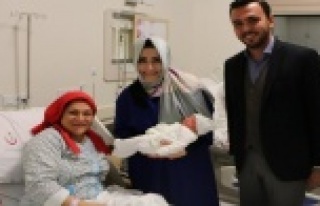 Vekil Çelik ve Başkan Toklu yeni yıla hastanede...