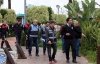 Alanya’da aileler ve çocuklar parklarda güvenle...