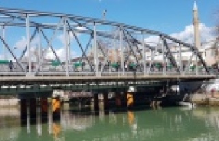 Manavgat Köprüsünden tehlikeli atlayış