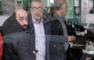 Yemek masasındaki ev pazarlığı İranlı turiste...