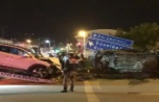 Alanya'da feci kaza! Araçlar hurdaya döndü