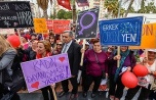 Kadına yönelik şiddete mor iğne