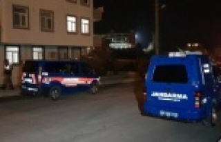 Otele iş görüşmesine giden eski karısını bıçakladı