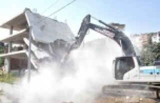 Alanya Belediyesinden kaçak yapılara geçit yok!