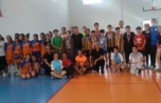 Badmintonda madalya kazandık