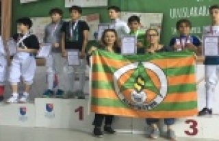 Eskrimciler yine kürsüde