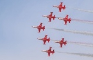 Eurasia Airshow'da Türk Yıldızları'ndan...