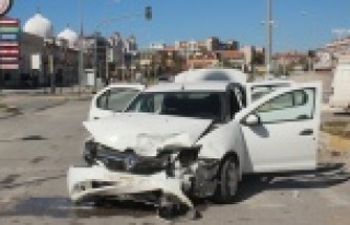 İki aracın çarpıştığı kaza ucuz atlatıldı