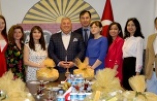 Kazak gazetecilerden ALTSO'ya ziyaret