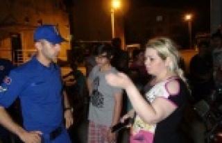 Kız arkadaşına sinirlenip aracını yakmaya kalkıştı