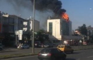 Korkutan çatı yangını