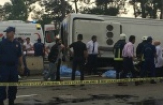 Minibüs otel servisine arkadan çarptı: 3 ölü