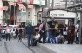 Şüpheli paketten yeni ayakkabının çöpleri çıktı