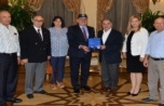 Vali Karaloğlu'ndan yaralı Güney Koreli turistlere...