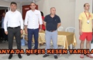 Yüzme yıldızlar grup müsabakaları yapılıyor