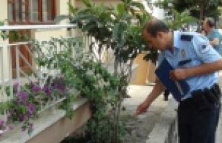 1.5 yaşındaki çocuk 2. katın balkonundan düştü