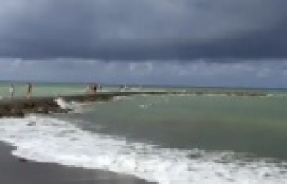 Alanya'da aynı anda 4 hortum çıktı! Plajda...