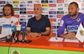 Alanyaspor iki isimle sözleşme uzattı