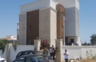 Annesinin evine giren hırsızı ayaklarından vurarak...