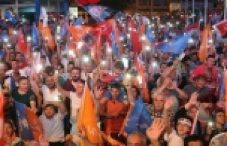 Antalya AK Parti il binasında kutlama