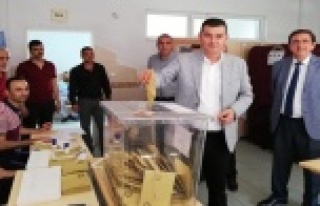 Başkan Türkdoğan oyunu kullandı