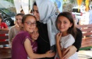 Çelik, Alanya'da adım atmadık yer bırakmıyor