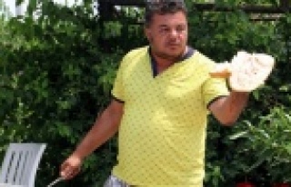 Kanlı 'ekmek' eylemi turistlere seyirlik...