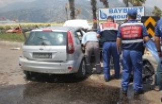 Karayolunda feci kaza: 1 ölü, 3 yaralı