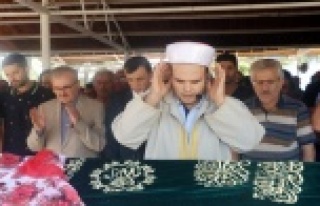 Kazada ölen anne ile bebeği aynı mezara konuldu