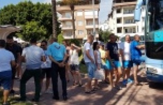 Külliye Camii önünde kaçak rehber denetimi