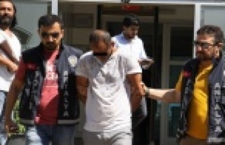 Liseli kız öğrencileri taciz eden sapık adliyeye...