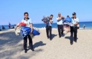 Olympos sahilinde seyyar satıcı operasyonu