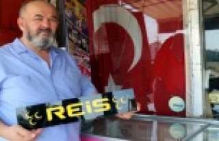 Türk bayrağı asılı marketi taşlama ve yakma...